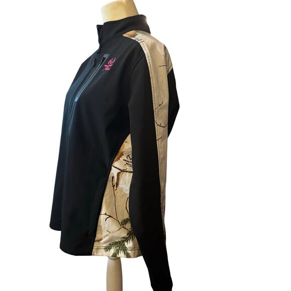 Realtree Camo Softshell Hunting Jacket, Xtra Colors, Black Camo, Women's Medium - Picture 4 of 7